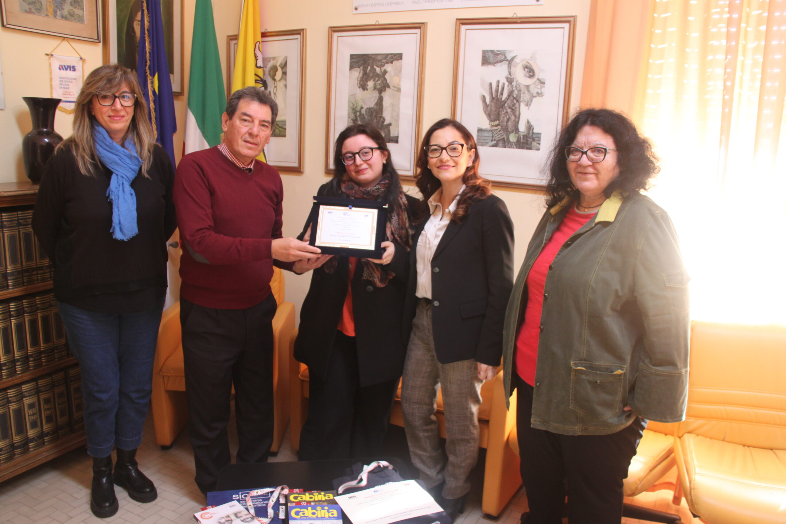A S. Teresa di Riva consegnate le targhe alle studentesse Bianca Cicala e Andreana Cimino, 1a e 3a classificata al premio Lino Miccichè